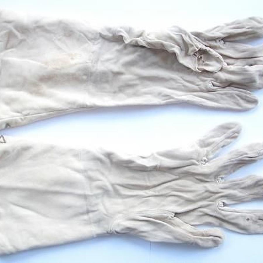 RAF WW2 Pattern Aircrew White Silk Gloves.