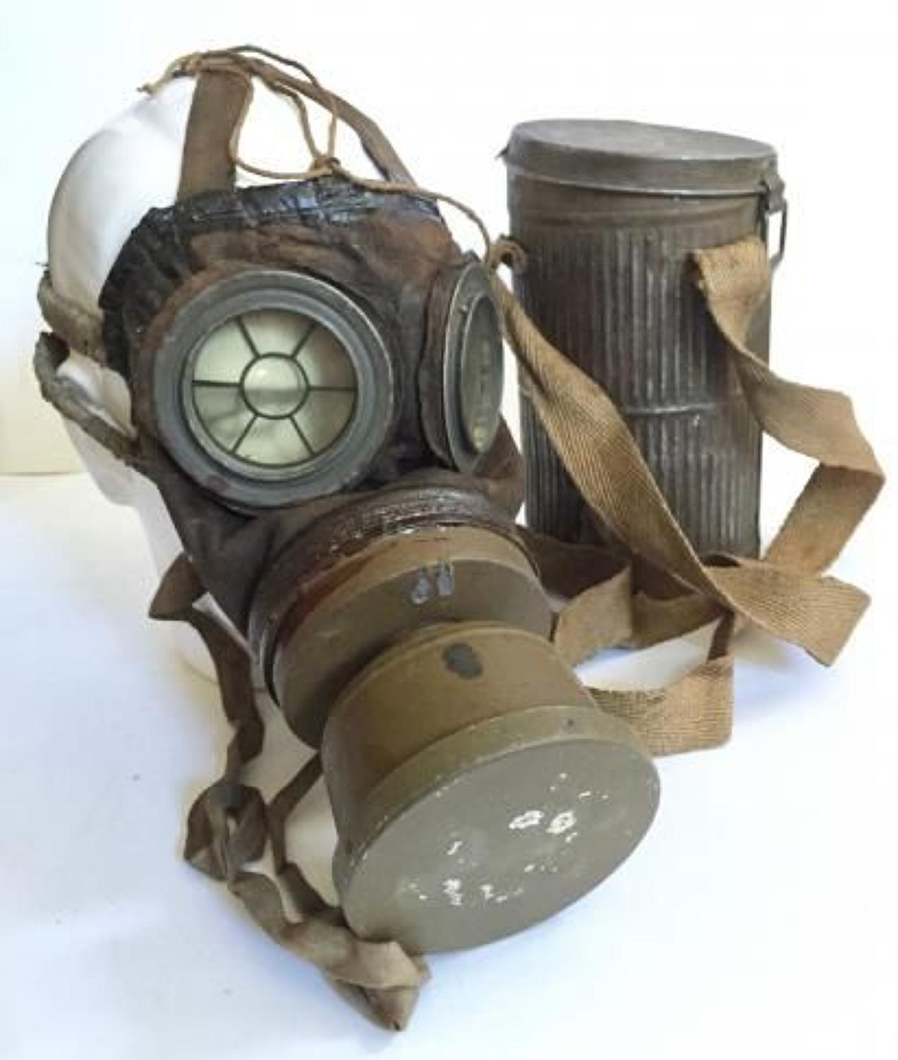 WW1 Patten Belgium Gas Mask.