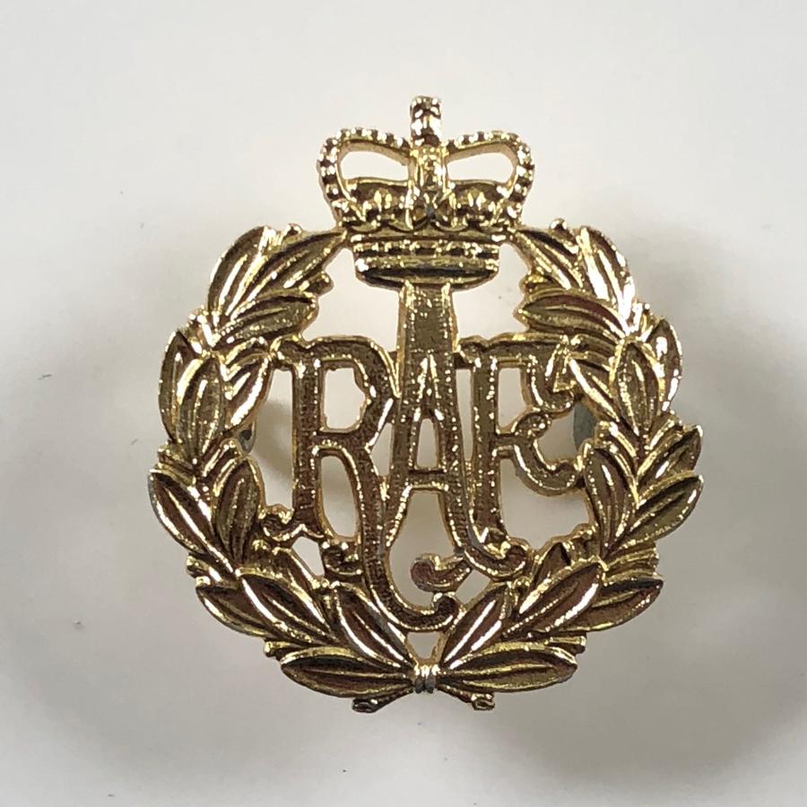 RAF Anodised Queen's Crown Other Rank's Cap Badge by Gaunt.