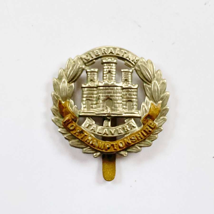 WW1 / WW2 Pattern Northamptonshire Regiment Cap Badge.