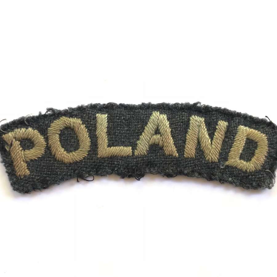 WW2 RAF POLAND Nationality Shoulder Title Badge.