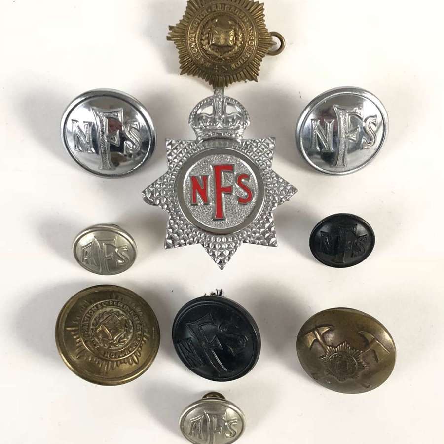 WW2 Period National Fire Service Cap Badge & Buttons.