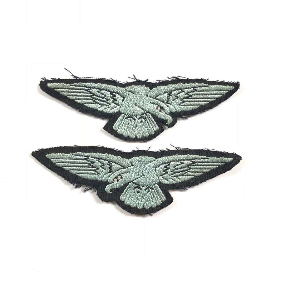 WW2 RAF / WAAF Pair of Shoulder Eagle Badges.