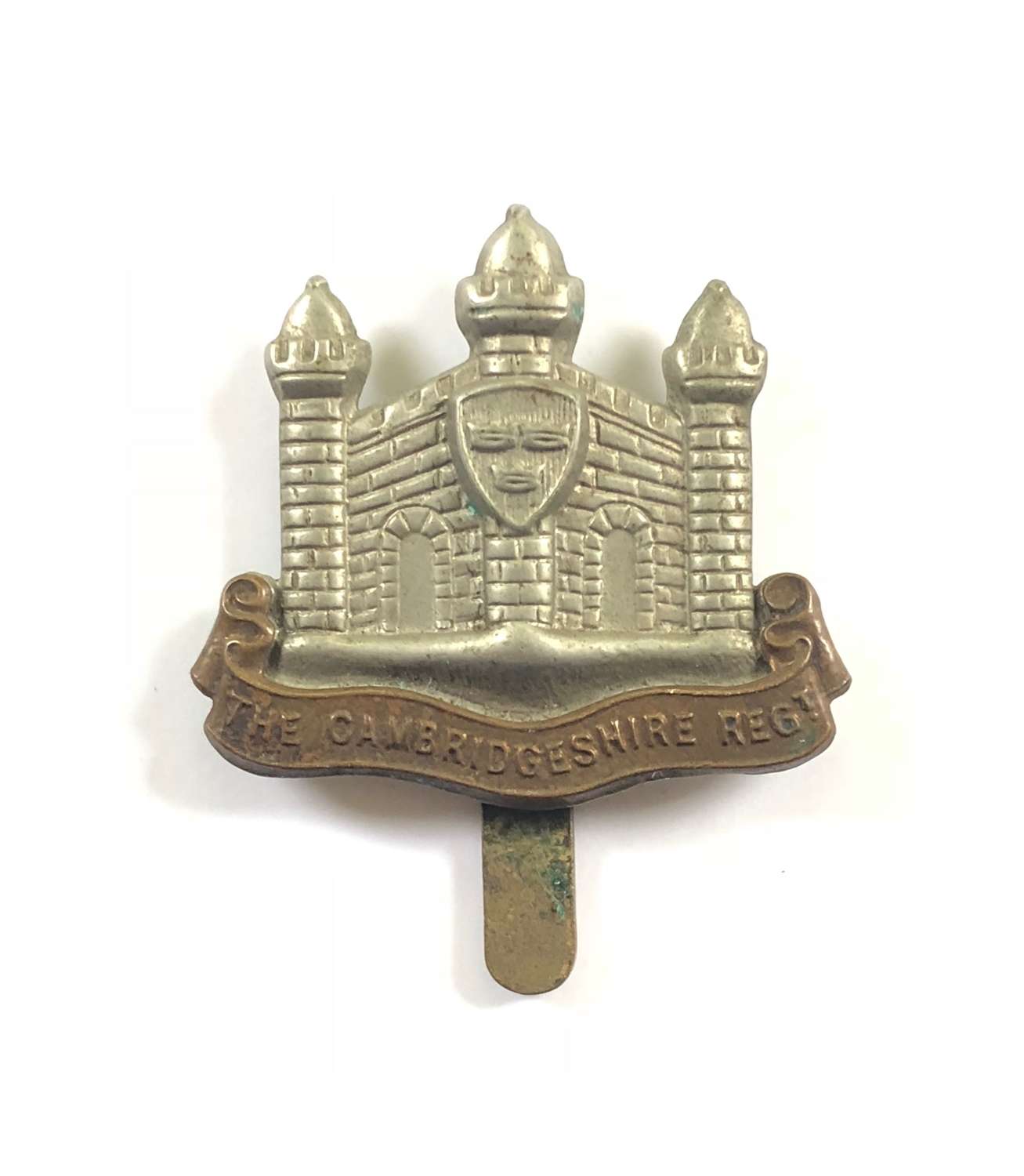 WW1 / WW2 Pattern Cambridge Regiment Cap Badge.