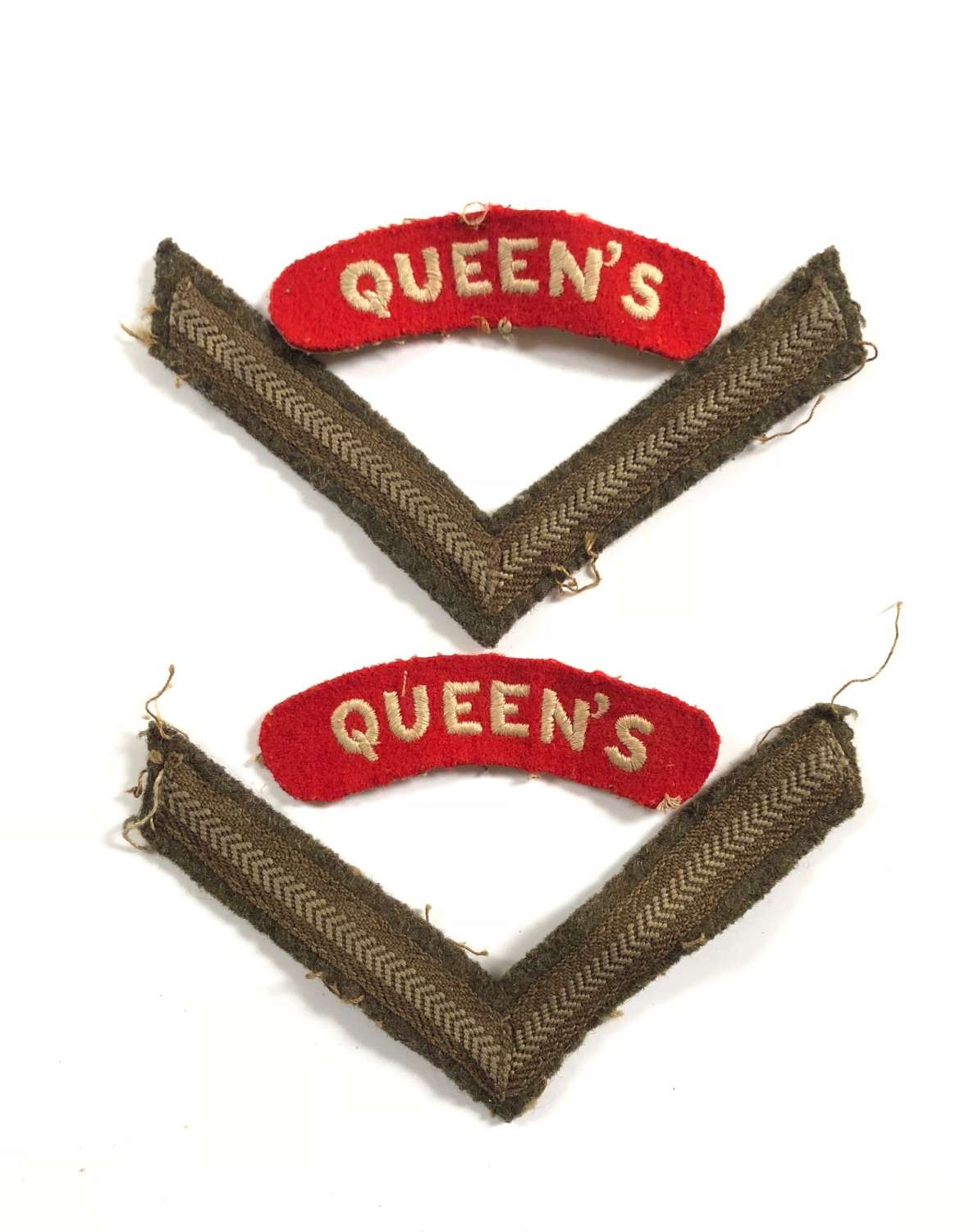 WW2 / Korea War Period Queen’s Regiment Cloth Shoulder Titles Badge.
