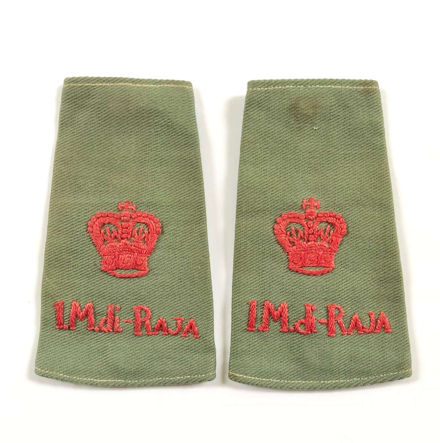 Post WW2 Major Rank Jungle Green Slip on Regimental Badge.
