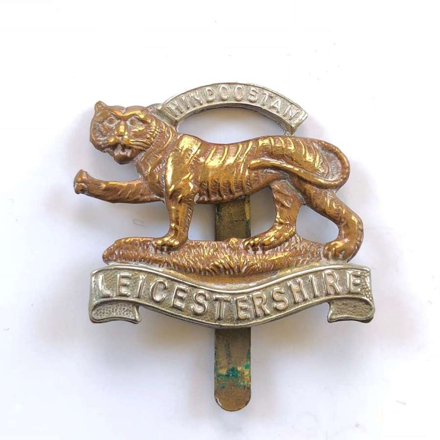 WW1 / WW2 Pattern Leicestershire Regiment Original Cap Badge