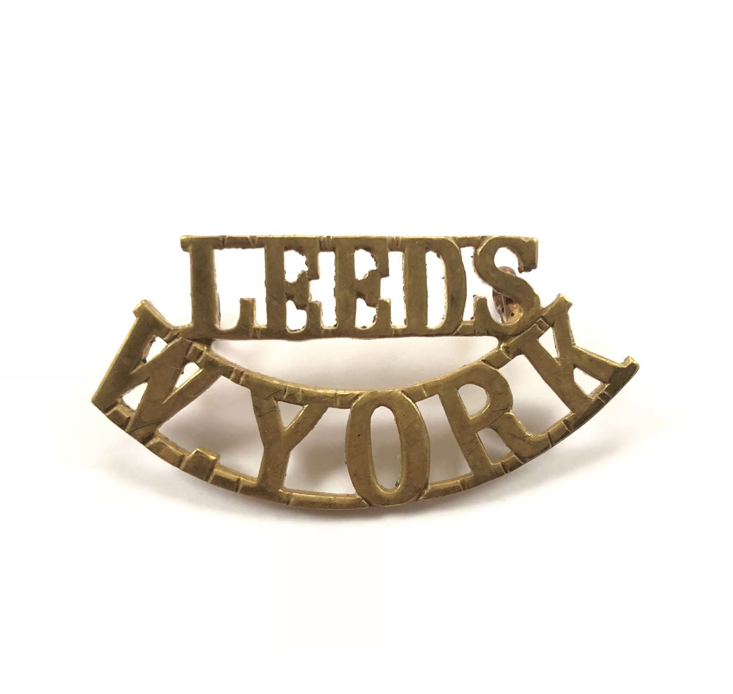 WW1 Leeds Pals Brass Shoulder Title Badge