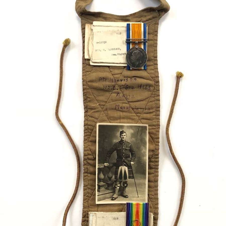 WW1 Seaforth Highlanders Attributed Quilted Spine Pad & Medals.
