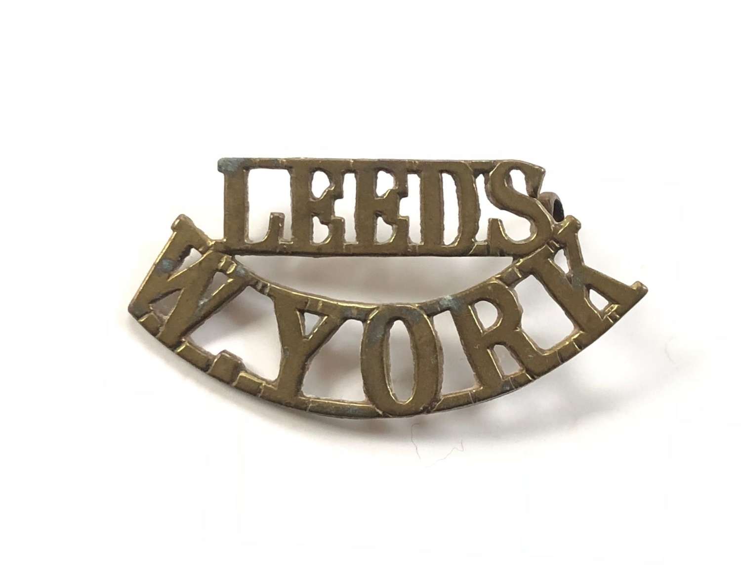 WW1 Leeds Pals Brass Shoulder Title Badge