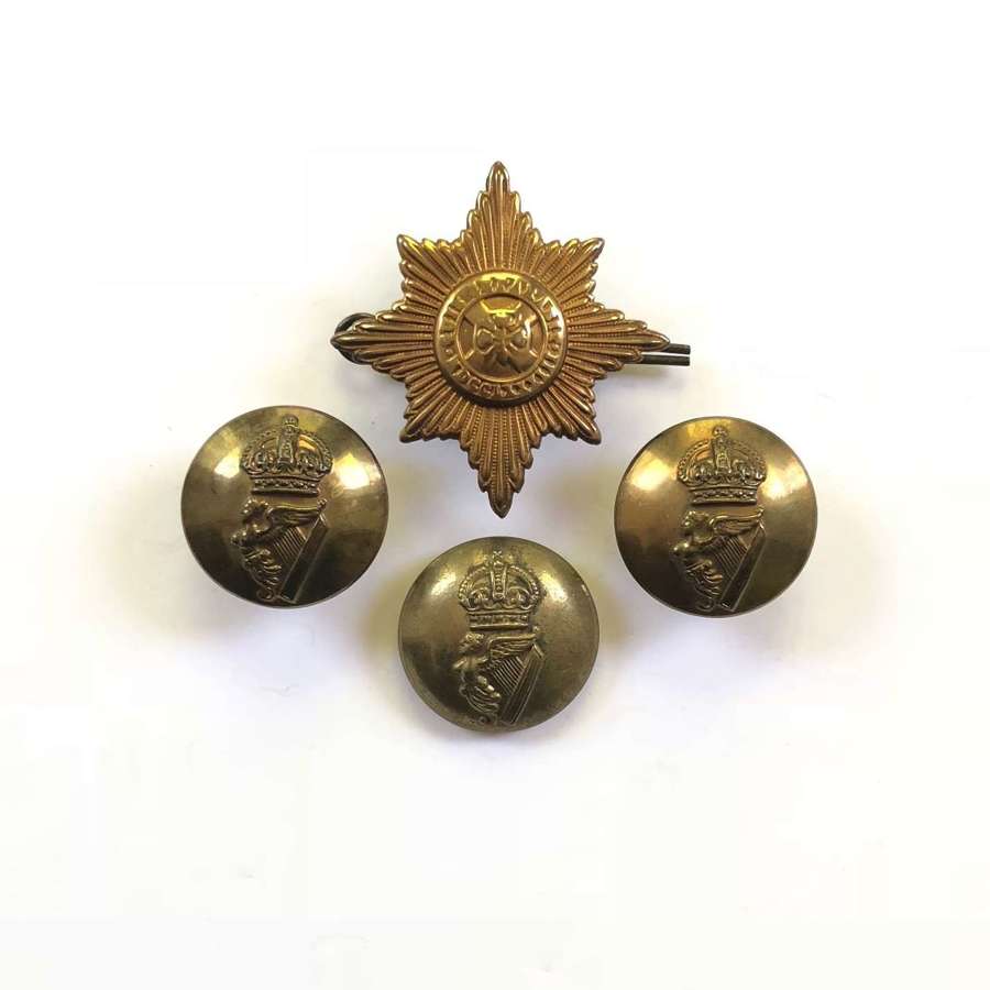WW1 / WW2 Irish Guards Cap Badge & Buttons.
