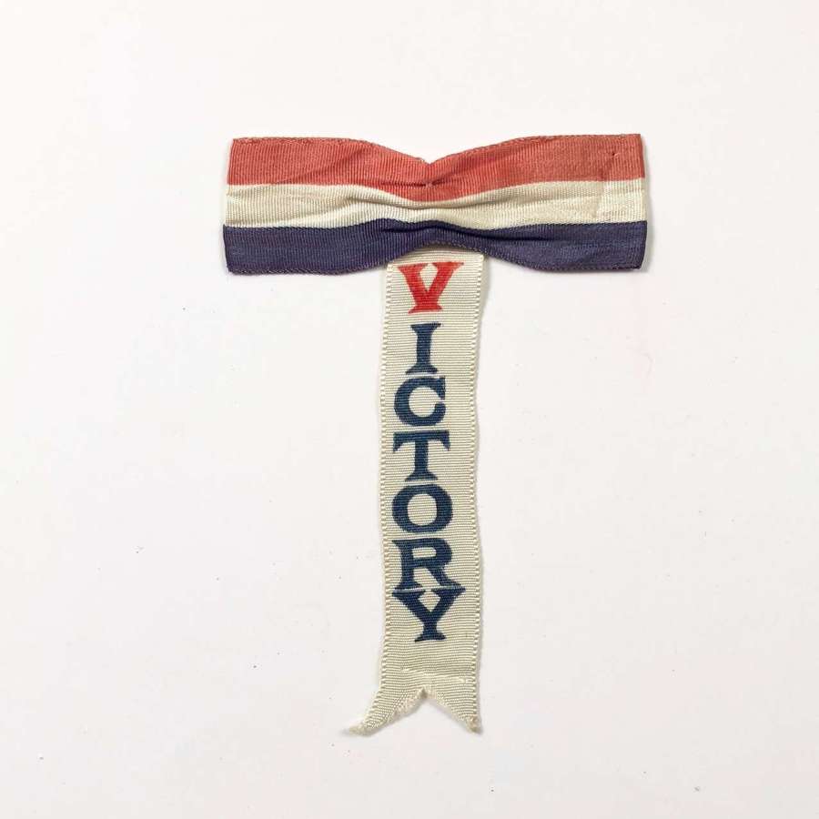 WW2 Home Front Patriotic VICTORY Ribbon Brooch.