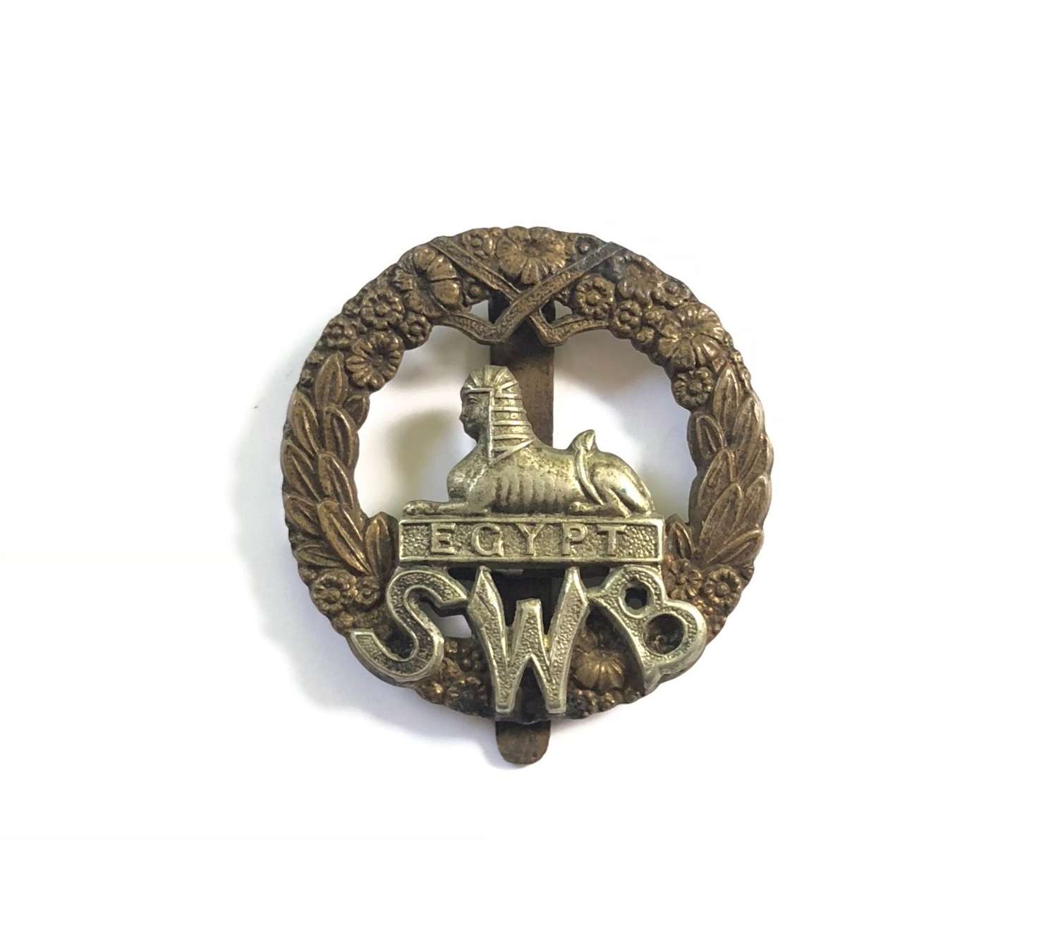 WW1/WW2 South Wales Borderers Cap Badge.