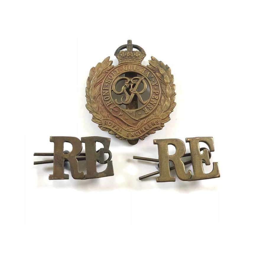 WW2 Royal Engineers Cap Bade & Shoulder Titles.