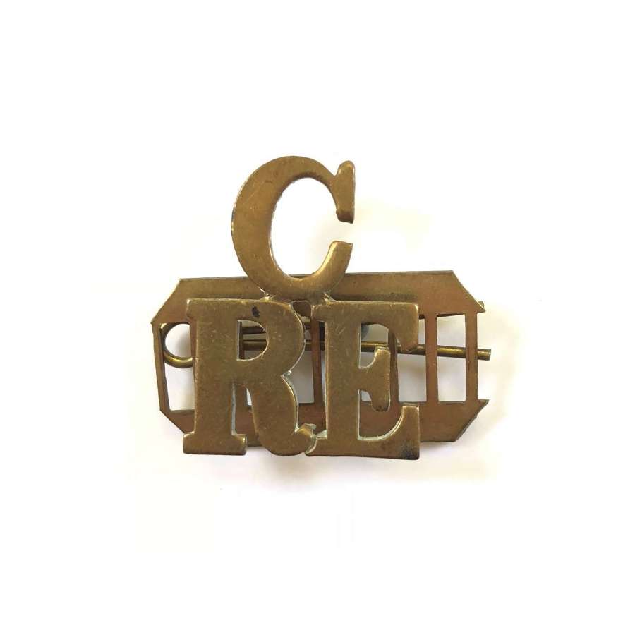 C/RE Cadets Royal Engineers Brass Shoulder Title.