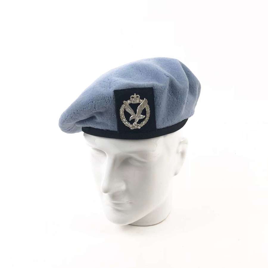 Army Air Corps Cold War Period Issue Beret & Badge.