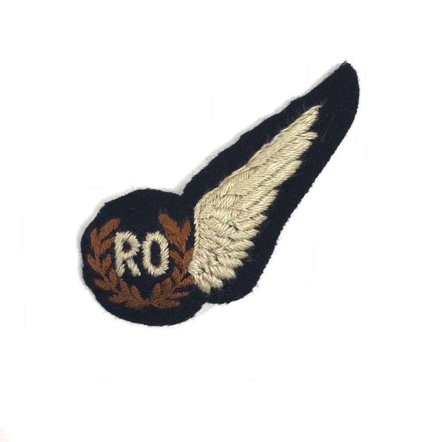 Scarce Padded Radio / Radar Operator WW2 RAF brevet Badge.