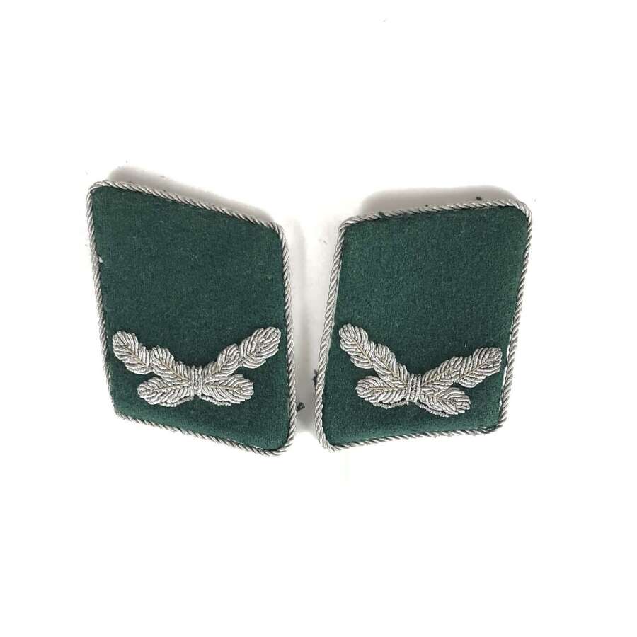 German Third Reich Luftwaffe Beamte Official's pair of collar patches.