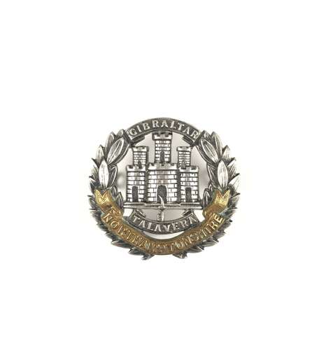 WW1 / WW2 Pattern Northamptonshire Regiment Officer Silver Cap Badge.