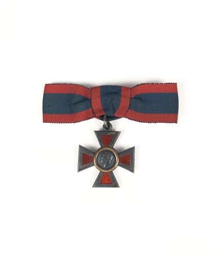 WW1 Period George V Royal Red Cross 2nd Class Ladies Breast Badge medal.
